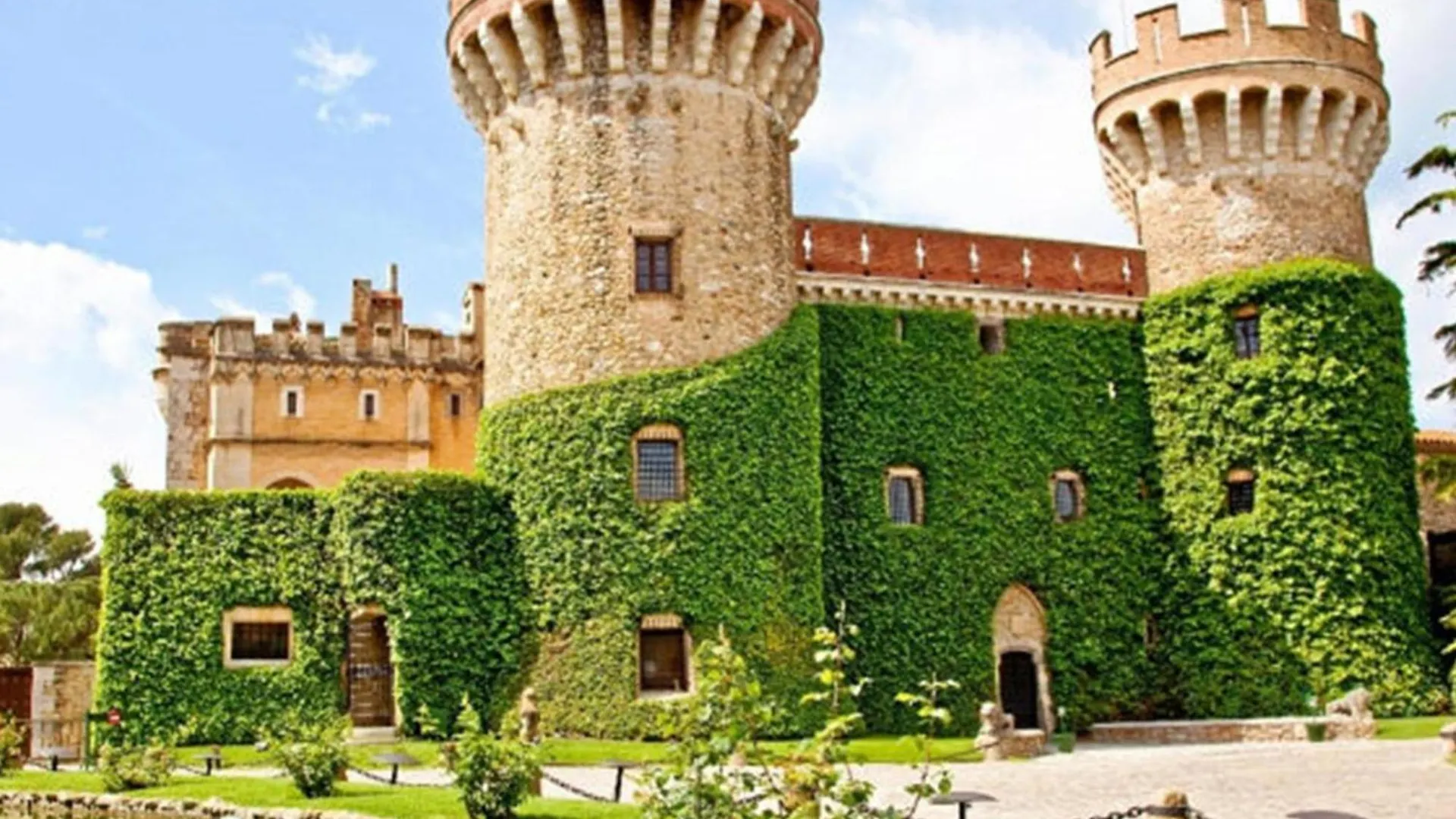 Holiday home Impressive Mansion In Garriguella Spain Near Village Centre